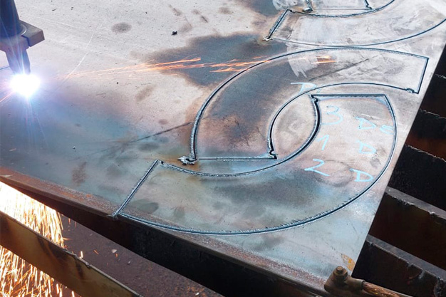 Foto original dimensionado de planchas de acero